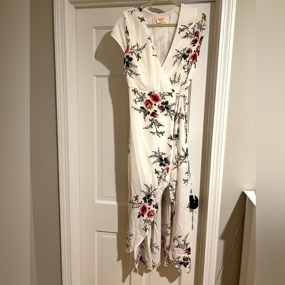 Showpo white floral wrap dress. Worn once for engagement photos. Sz 6 US, lined - Picture 2 of 3